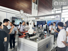 华龙工鸿能够实现“五屏协同”的工用